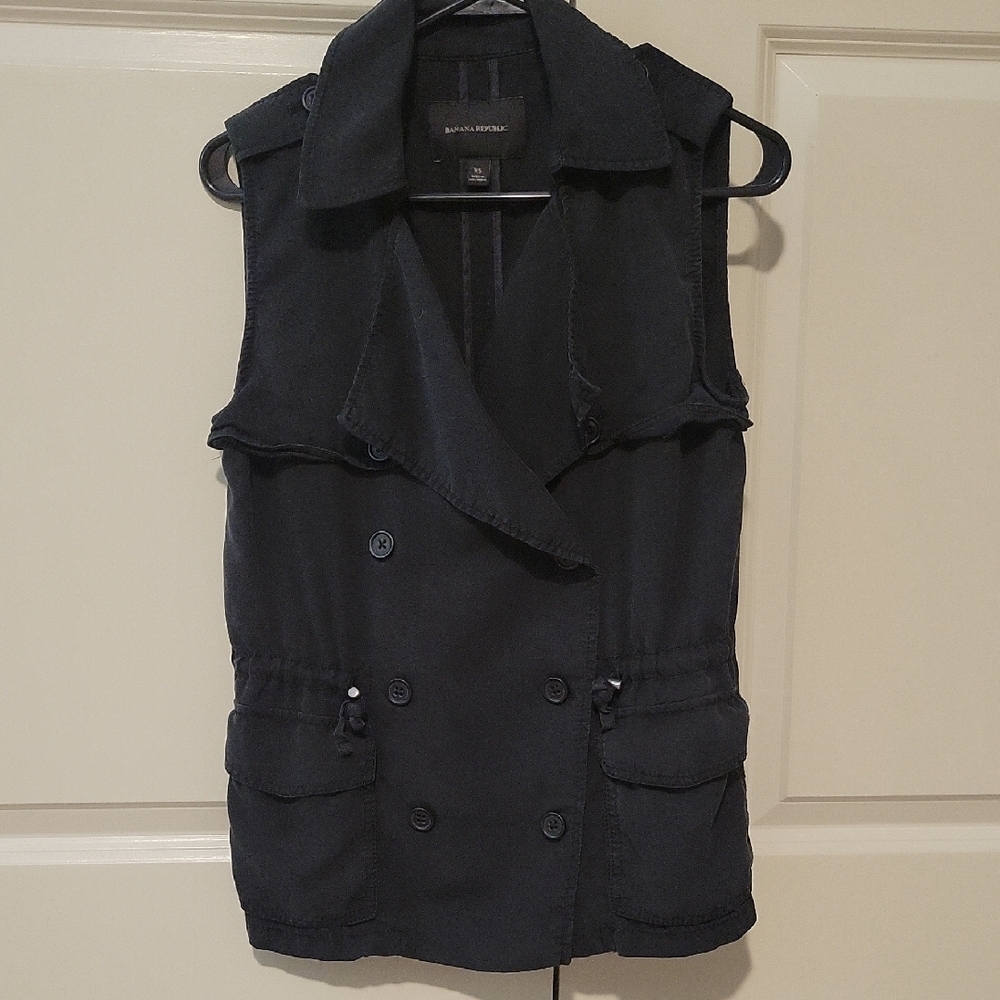 Women's Black Sleeveless Jacket